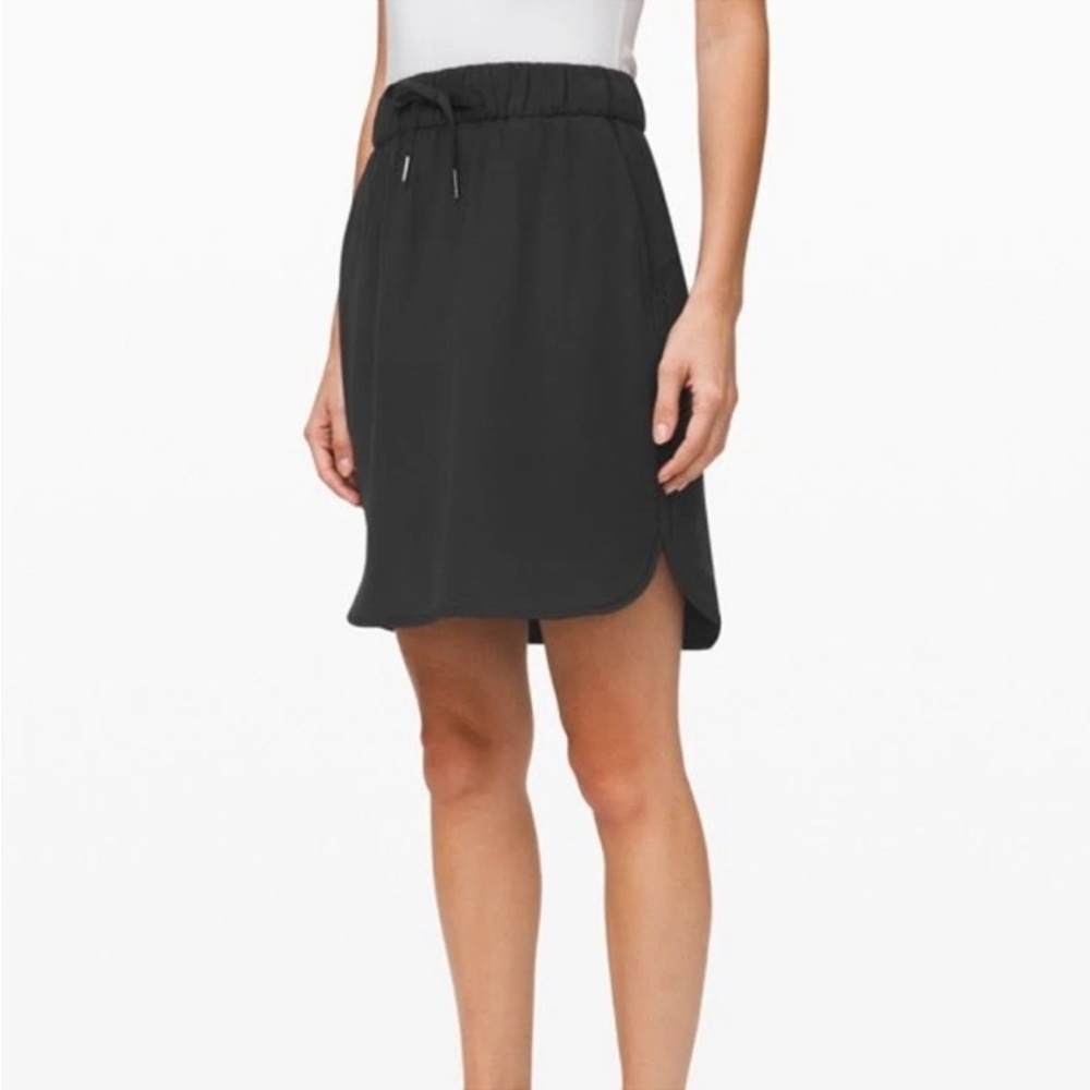 Lululemon On The Fly Skirt With Drawstring Waistband, Black Like New! Size 6